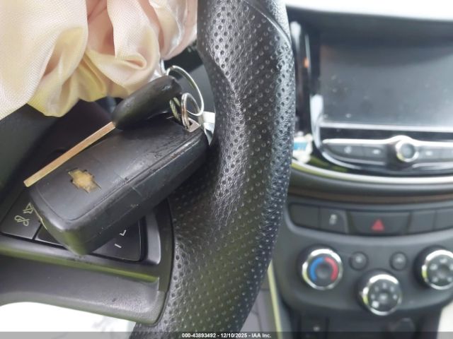 Chevrolet Trax Ls Image 12