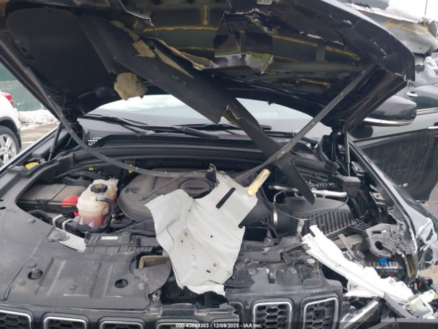 Jeep Grand Cherokee Overland 4x4 Image 11