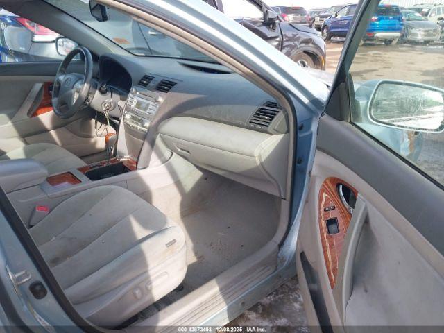 Toyota Camry Xle Image 8