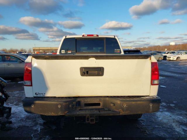 Nissan Titan Image 13