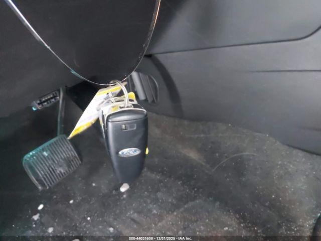 Ford Explorer Limited Image 16