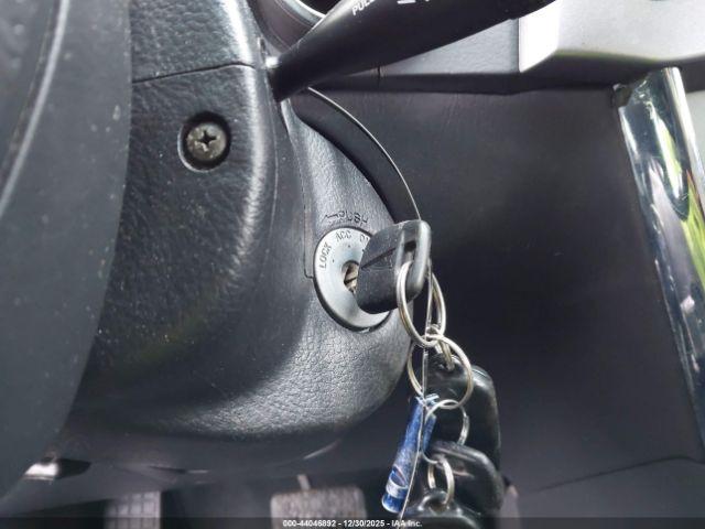 Pontiac Vibe Image 6