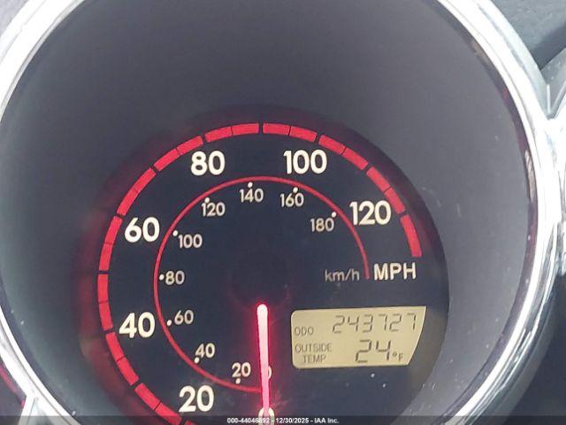 Pontiac Vibe Image 12