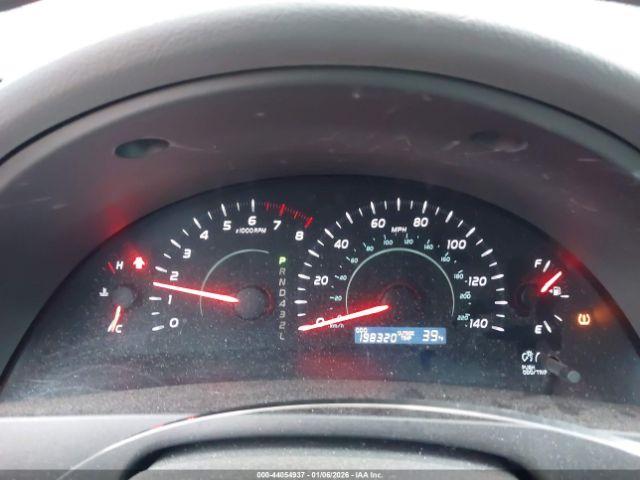 Toyota Camry Le Image 6