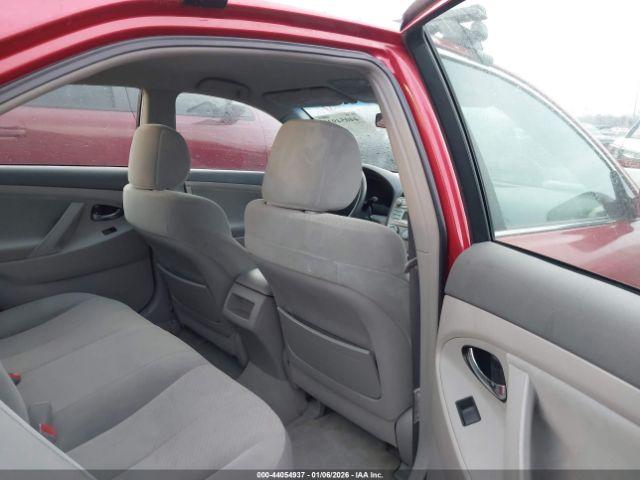 Toyota Camry Le Image 7