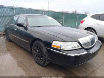  Salvage Lincoln Towncar