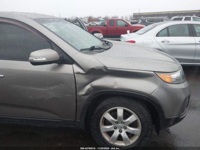 Kia Sorento Lx Image 13