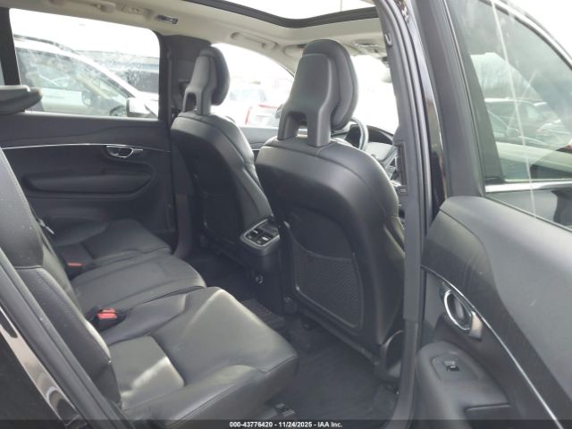 Volvo XC90 T6 Momentum 7 Passenger Image 7