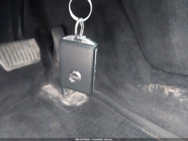 Volvo XC90 T6 Momentum 7 Passenger Image 8