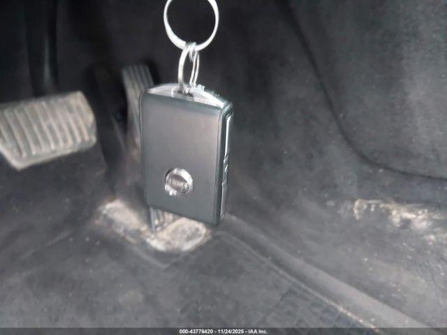 Volvo XC90 T6 Momentum 7 Passenger Image 8