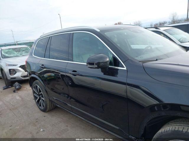 Volvo XC90 T6 Momentum 7 Passenger Image 15