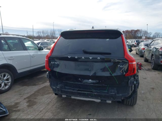 Volvo XC90 T6 Momentum 7 Passenger Image 14