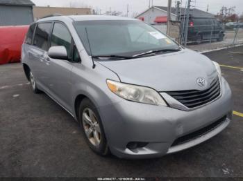  Salvage Toyota Sienna